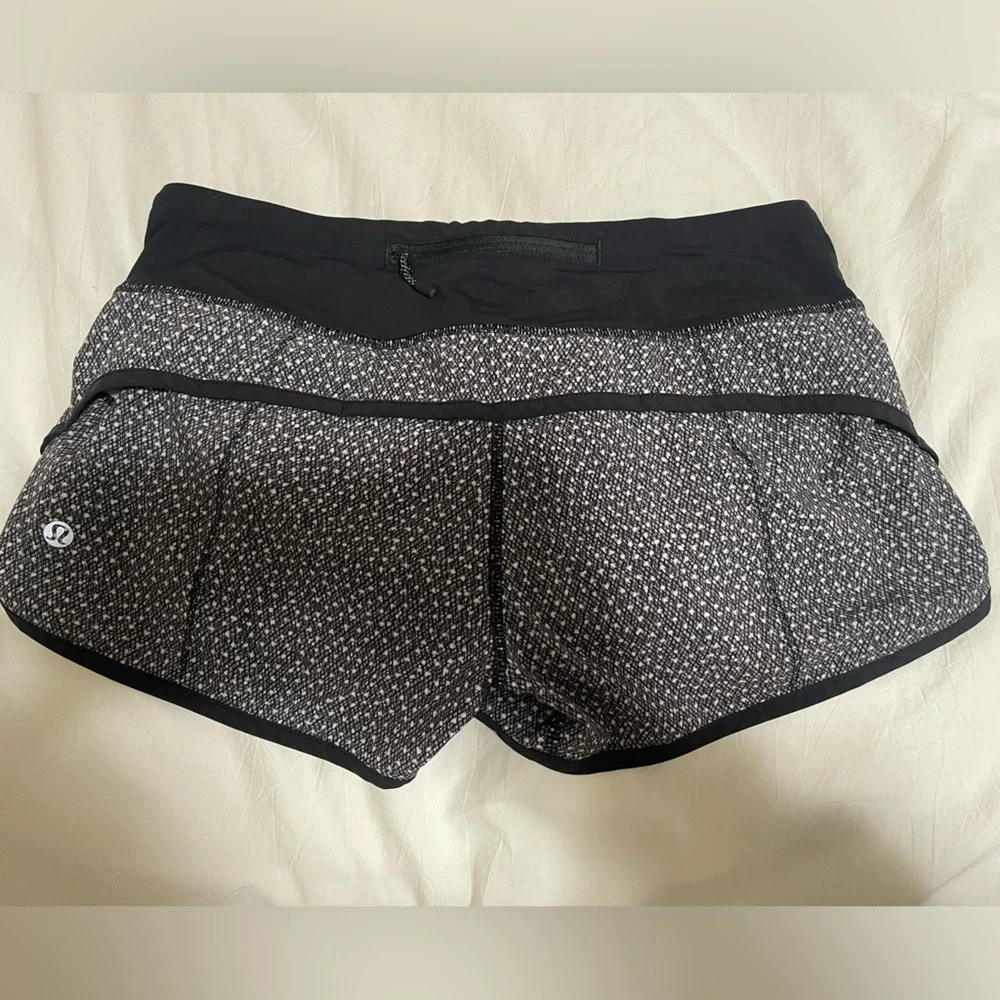 LULULEMON SHORTS - Picture 2 of 3